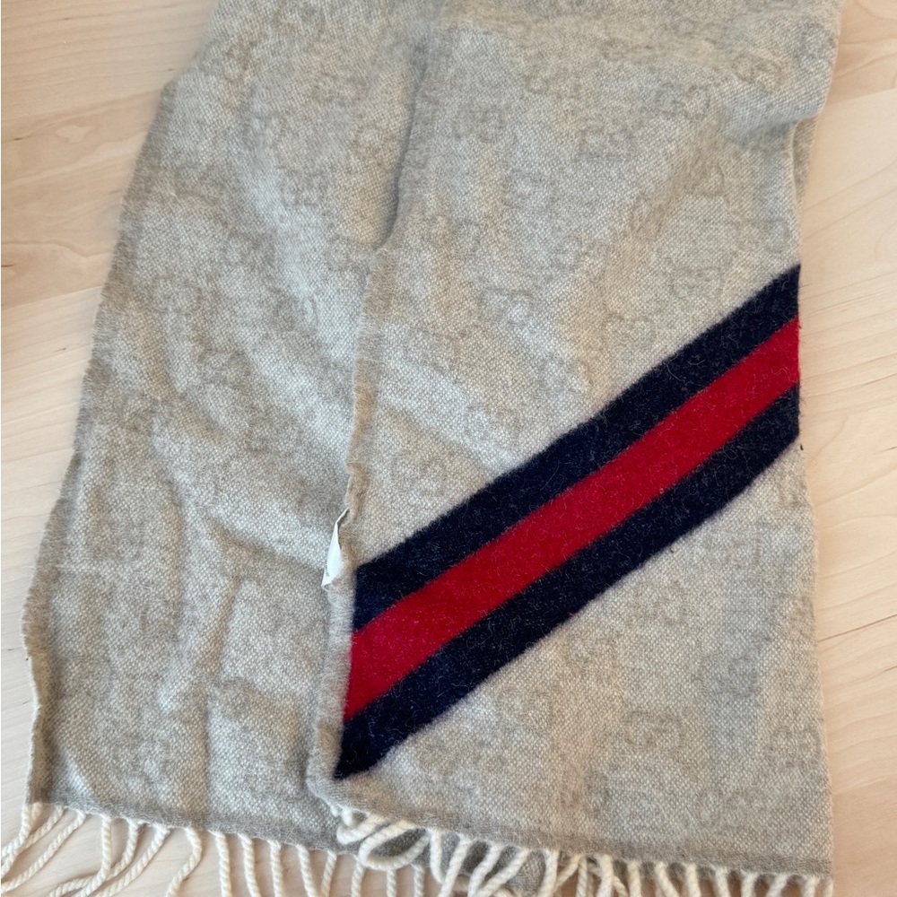 Gucci GG Monogram Wool Scarf – Beige w/ Red & Navy Stripe – Made in Italy